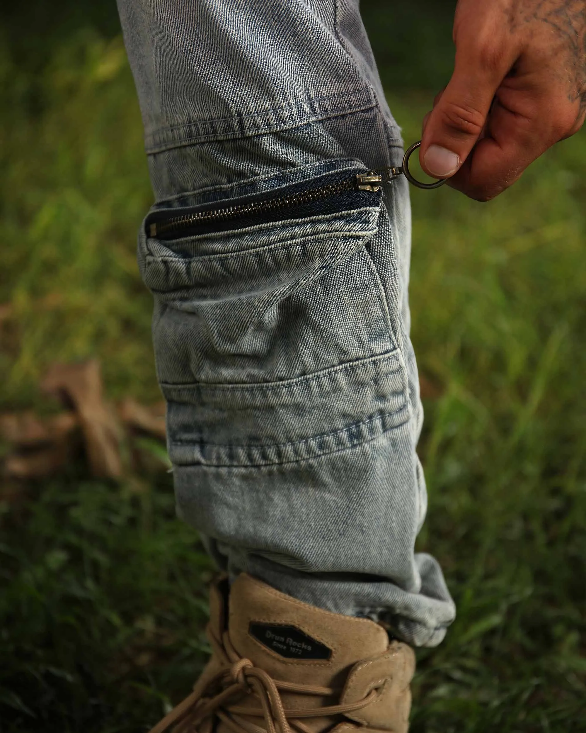 Distressed Cargo Straight Jeans with Versatile Pockets