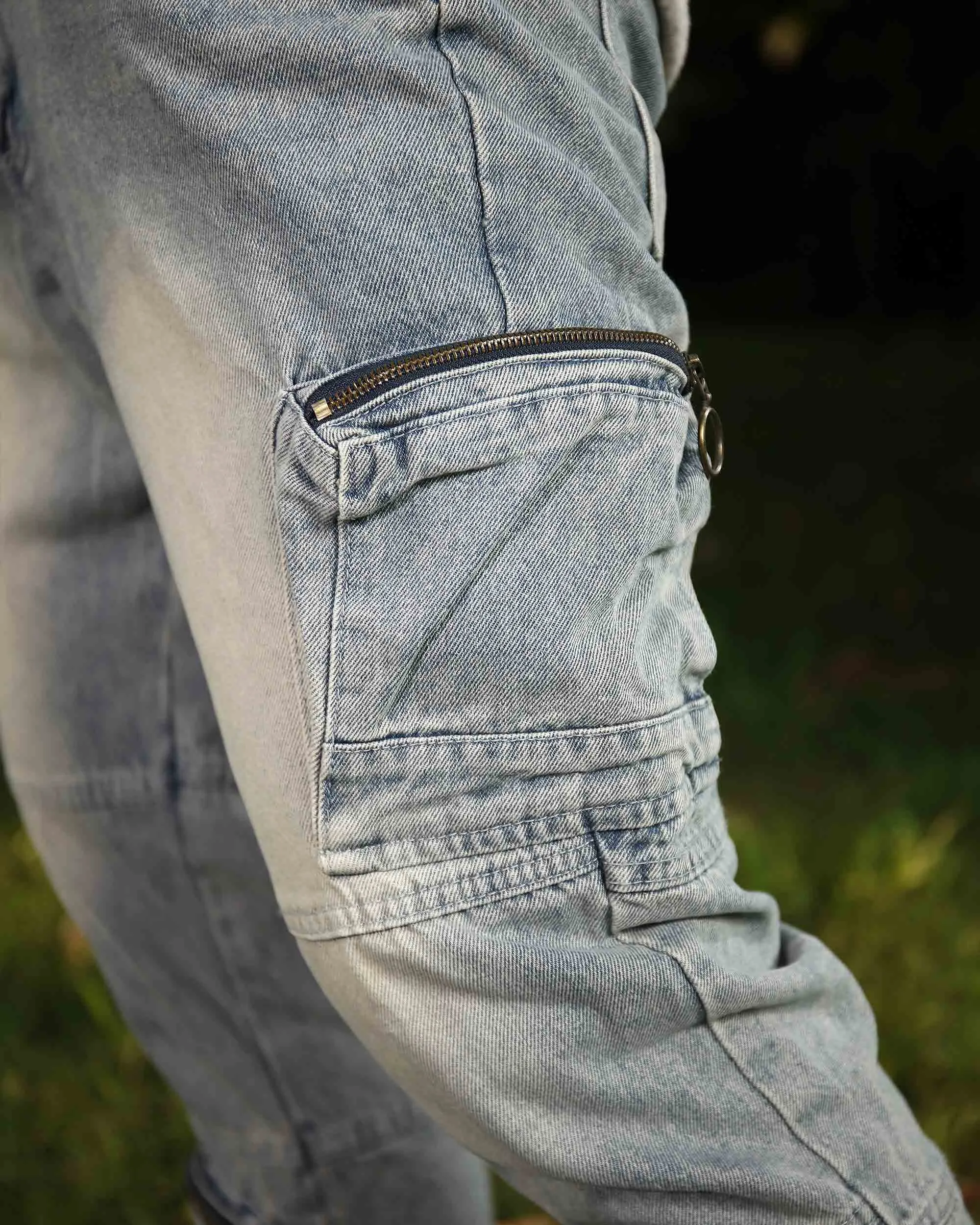 Distressed Cargo Straight Jeans with Versatile Pockets