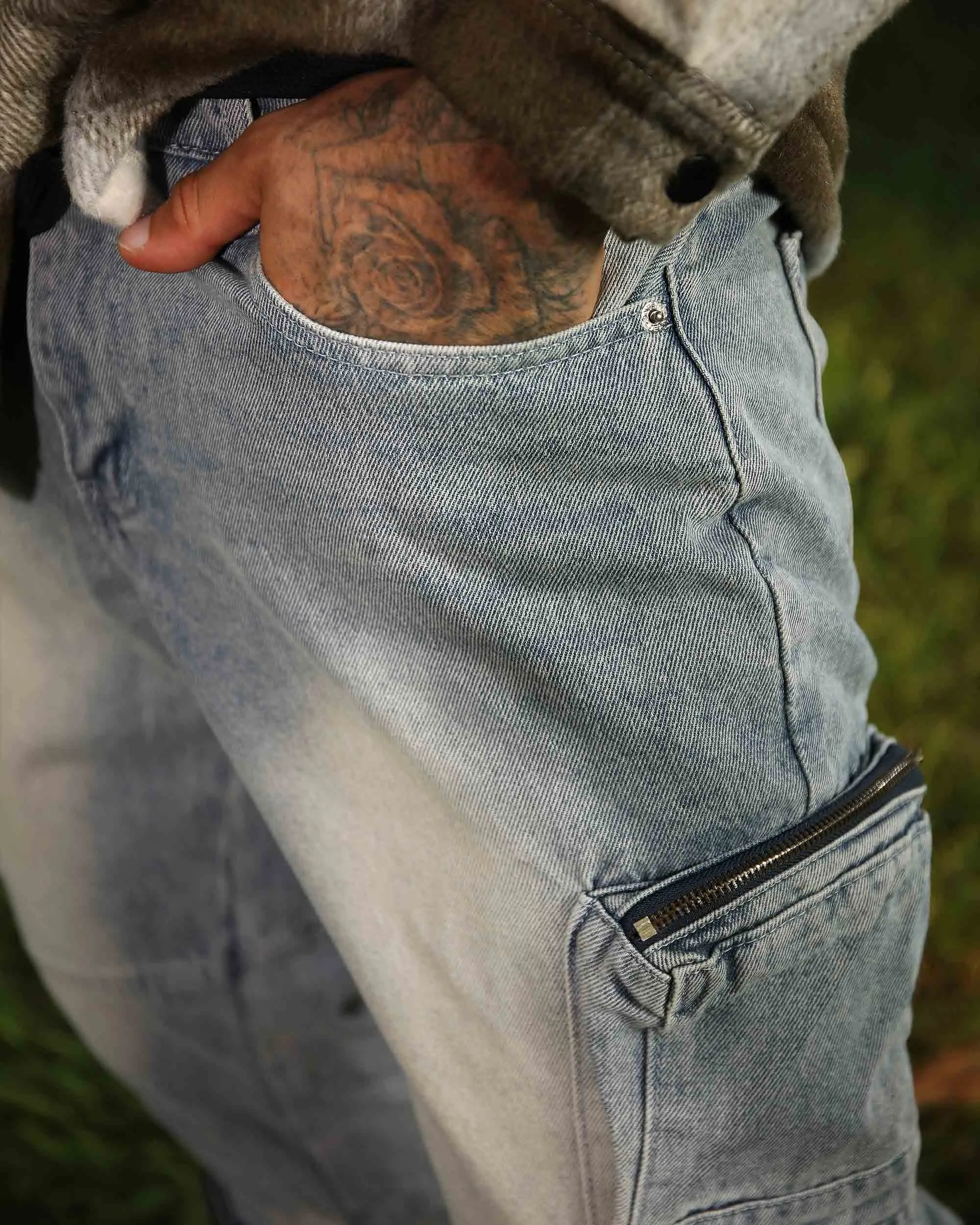 Distressed Cargo Straight Jeans with Versatile Pockets